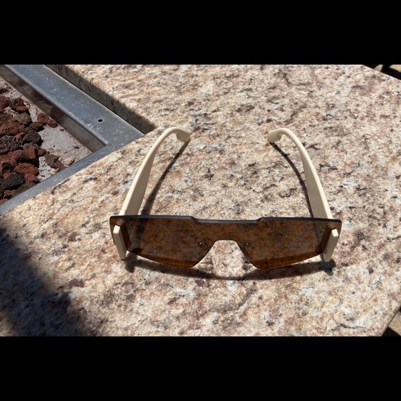 Sunglasses - Picture 5 of 6